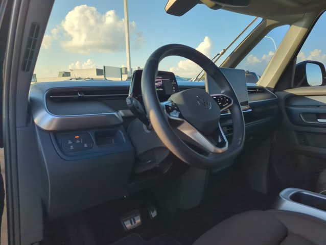 Used 2025 Volkswagen ID. Buzz Pro S RWD image 15