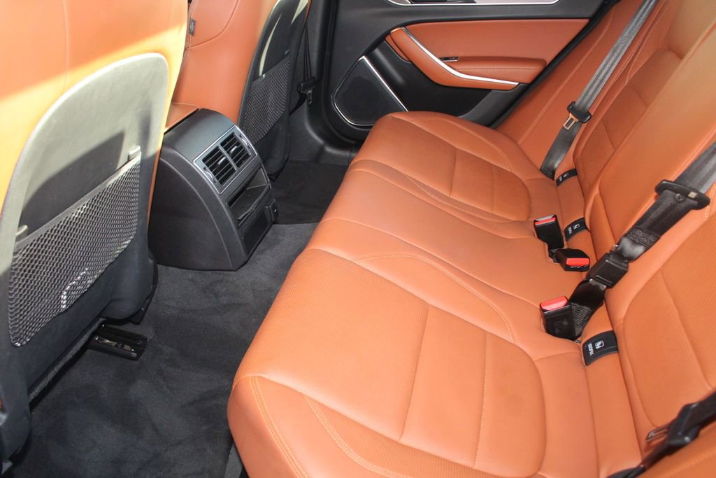 Used 2023 Jaguar XF R-Dynamic SE image 5