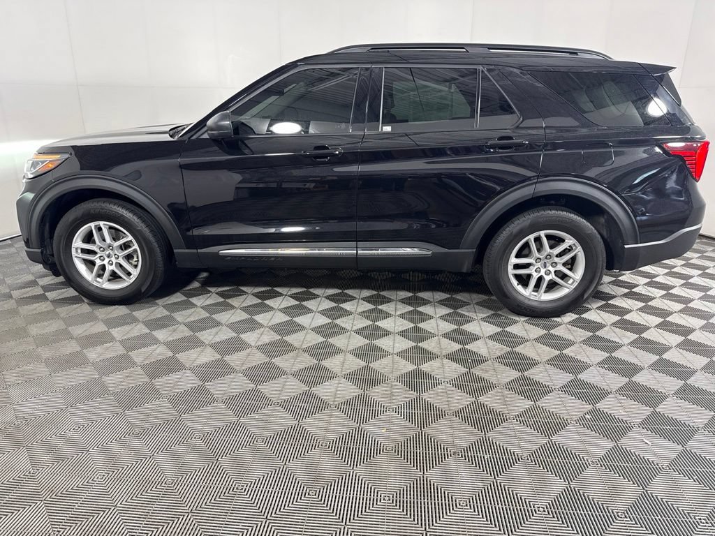 Used 2025 Ford Explorer Active AWD/4WD image 6