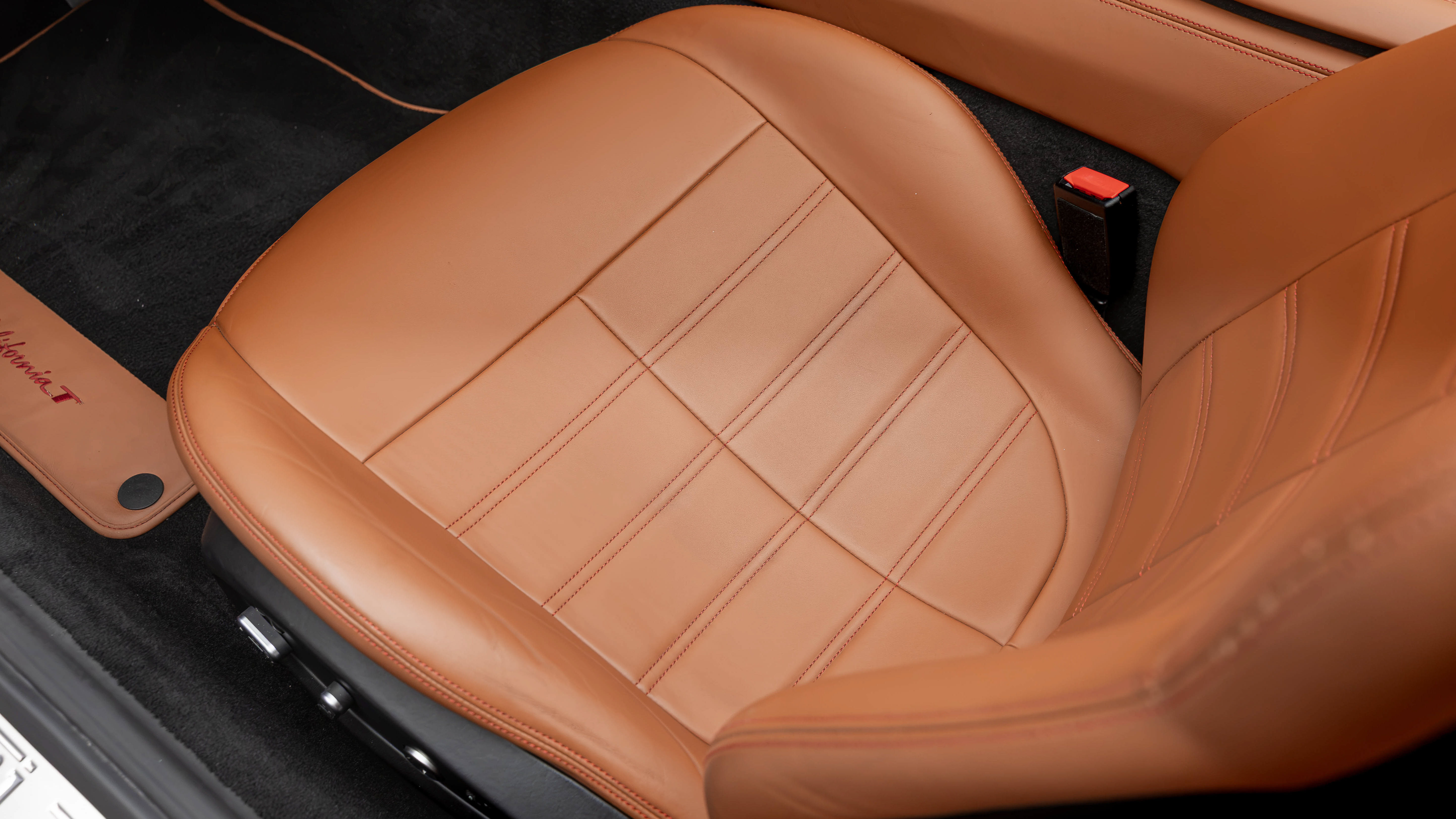 Certified 2016 Ferrari California T RWD image 16
