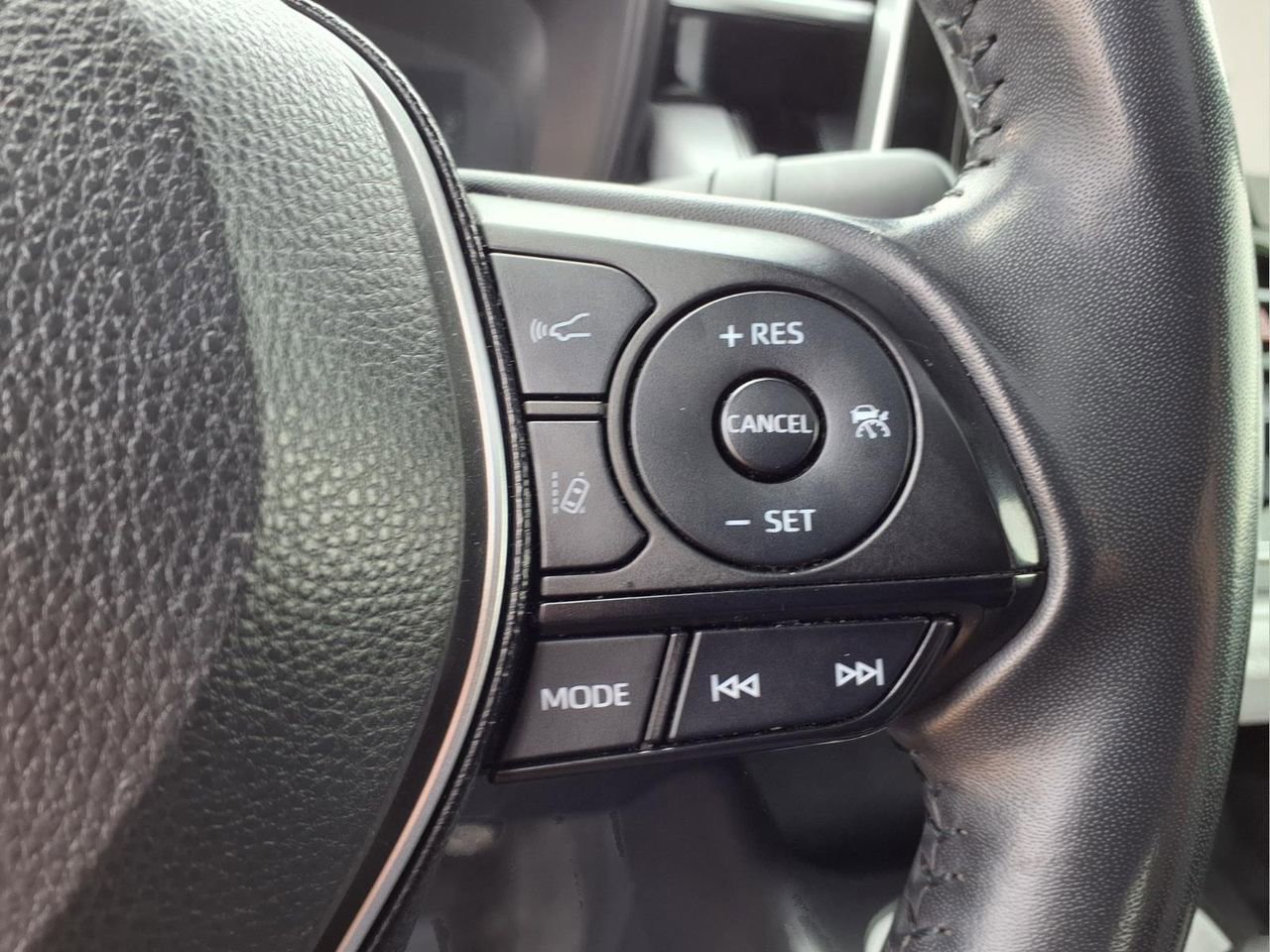 Used 2020 Toyota Corolla SE w/ SE Premium Package image 23