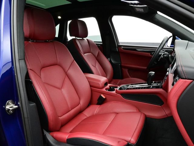 Certified 2025 Porsche Macan S AWD/4WD image 18