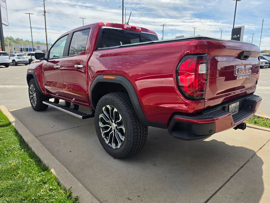 Used 2025 GMC Canyon Denali image 8