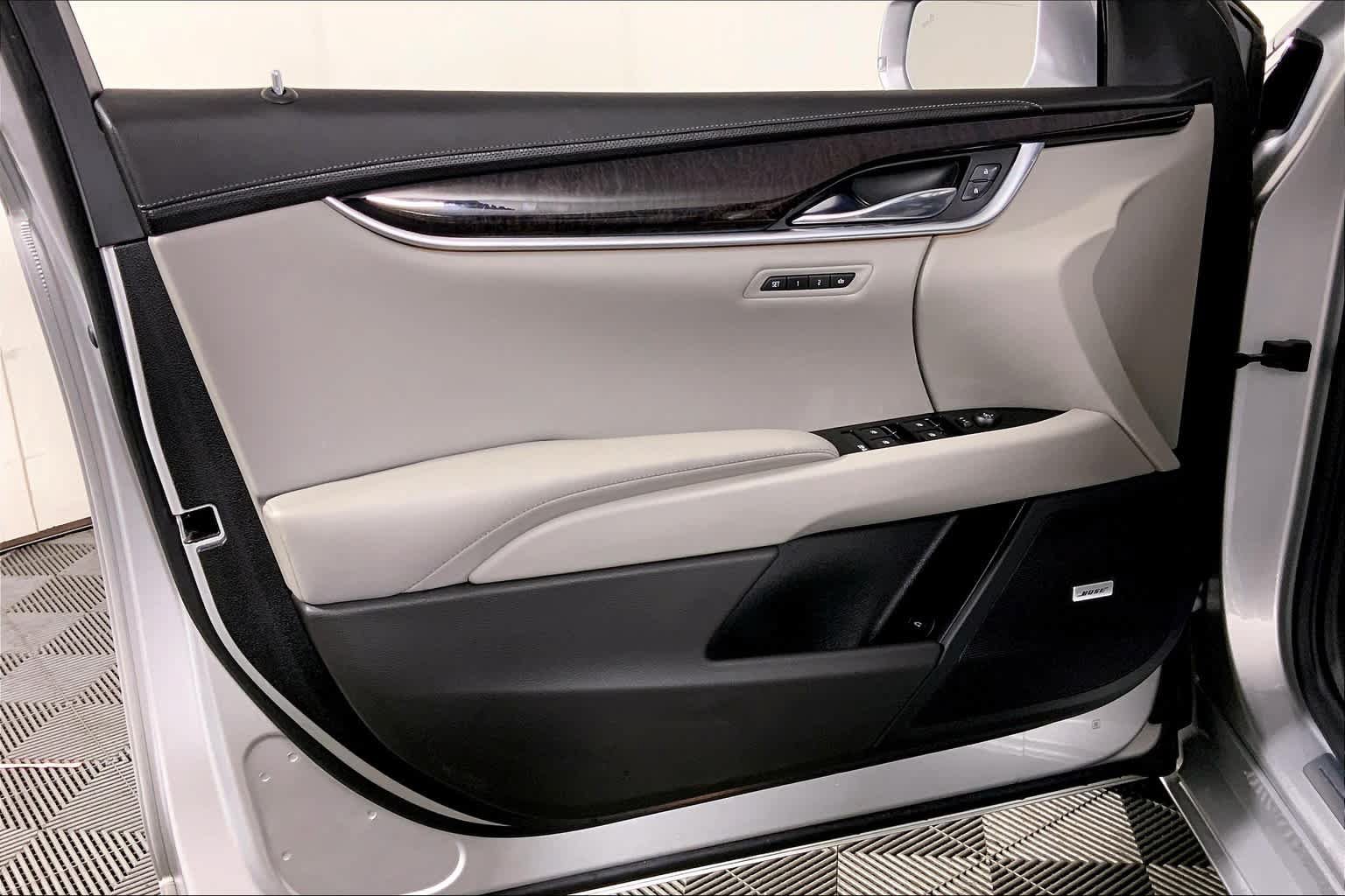 Used 2016 Cadillac XTS Luxury w/ Driver Awareness Package FWD image 21