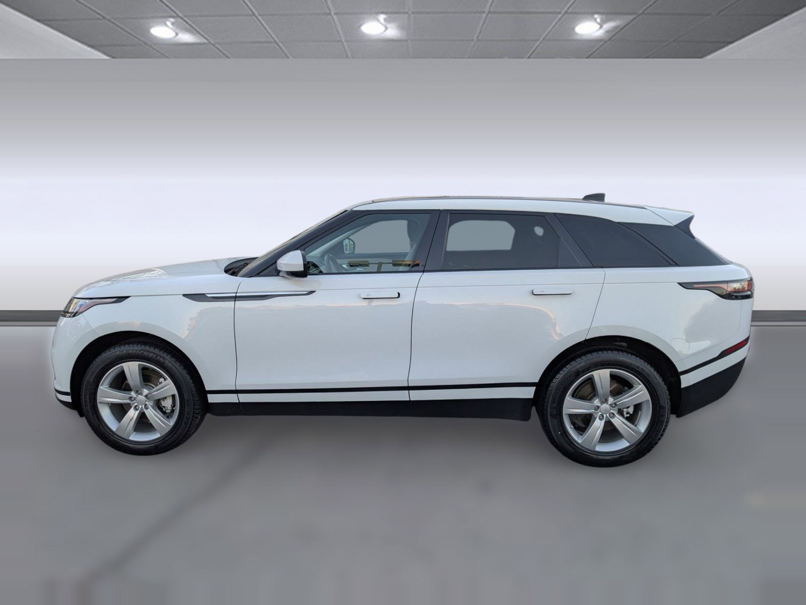 Used 2018 Land Rover Range Rover Velar S image 2