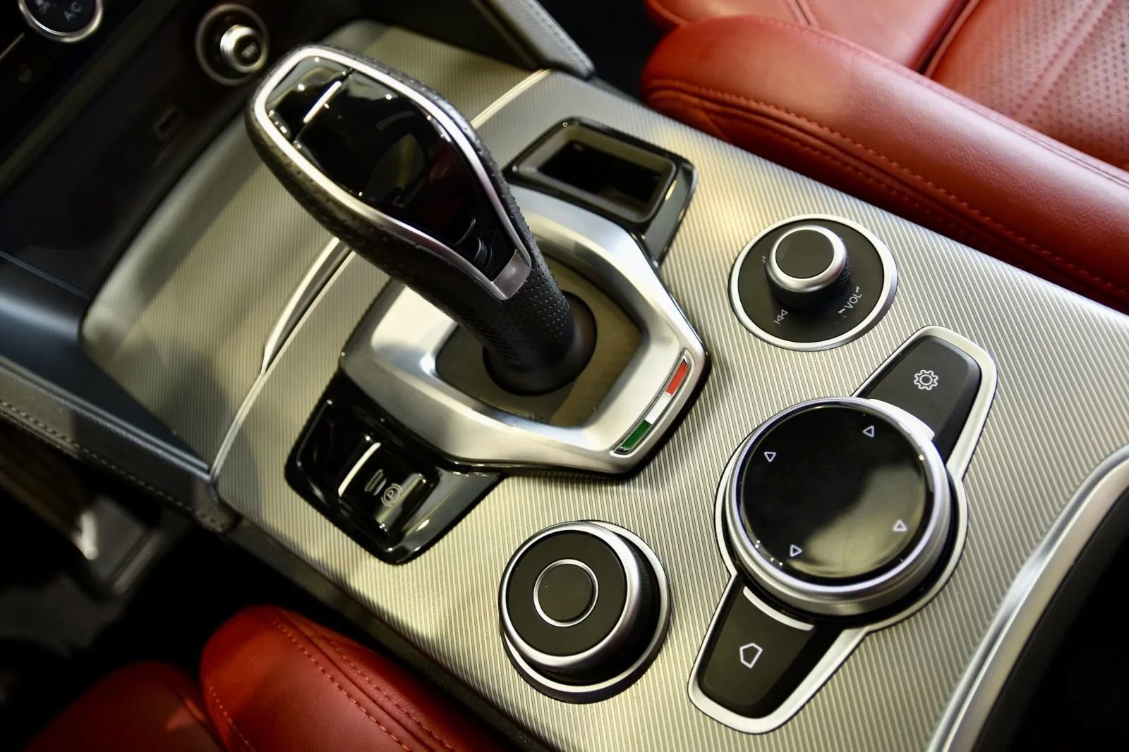 Used 2022 Alfa Romeo Stelvio Veloce image 16