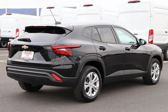 Used 2025 Chevrolet Trax LS image 6