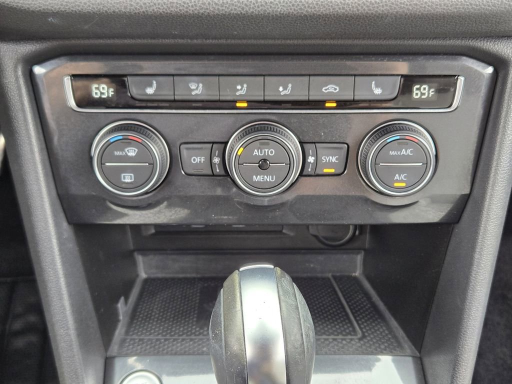 Used 2021 Volkswagen Tiguan SE R-Line image 24