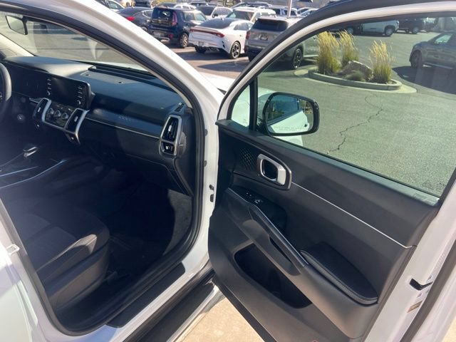 Used 2022 Kia Sorento LX AWD/4WD image 25