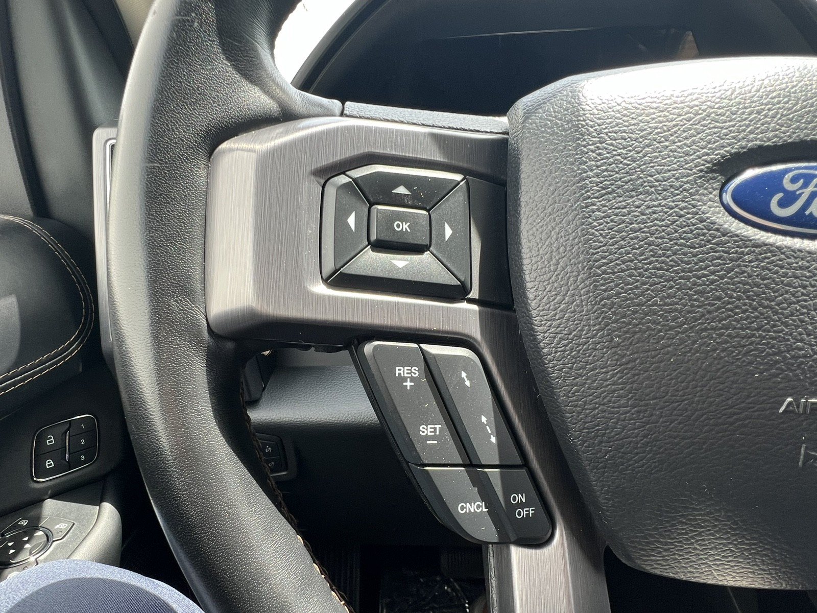 Used 2021 Ford Expedition Platinum AWD/4WD image 27