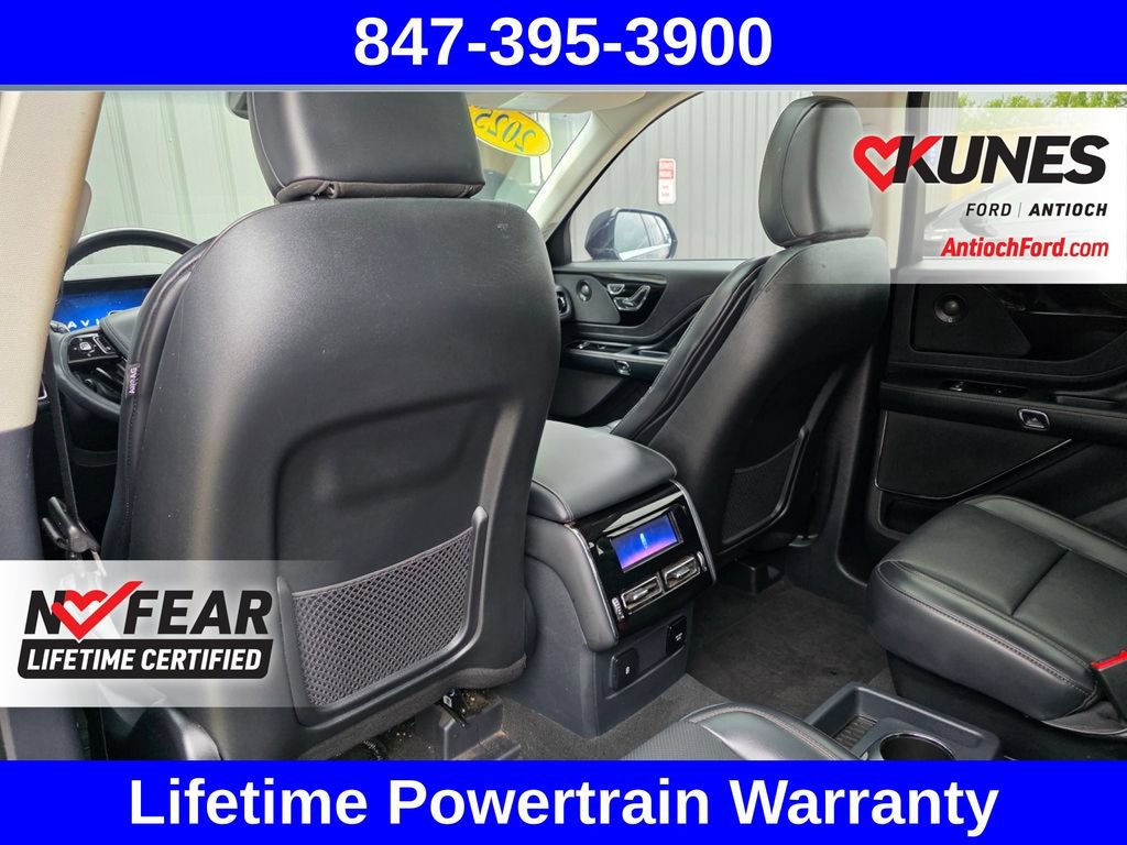 Used 2025 Lincoln Aviator AWD image 29
