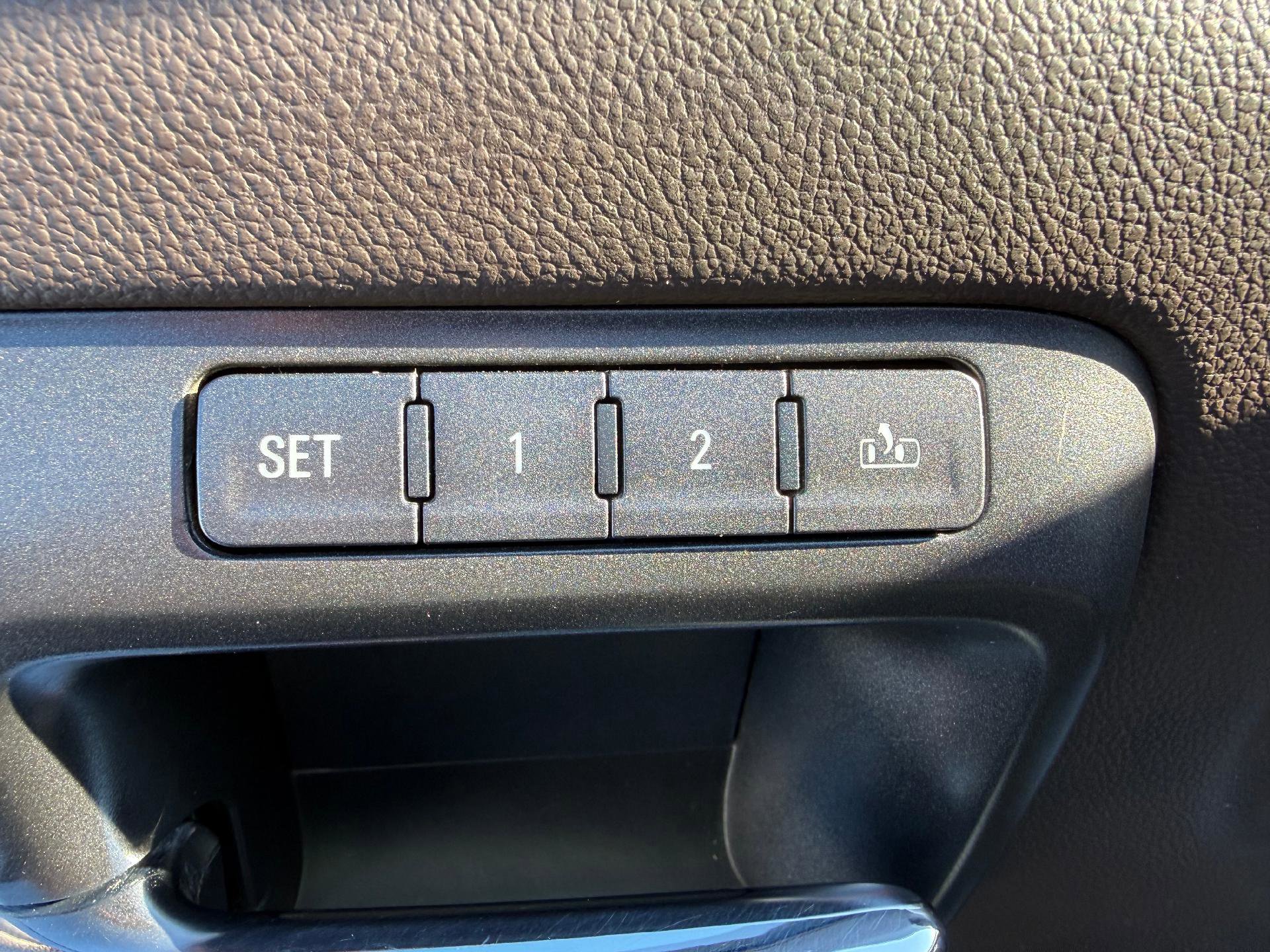 Used 2016 GMC Sierra 2500 Denali w/ Duramax Plus Package image 20