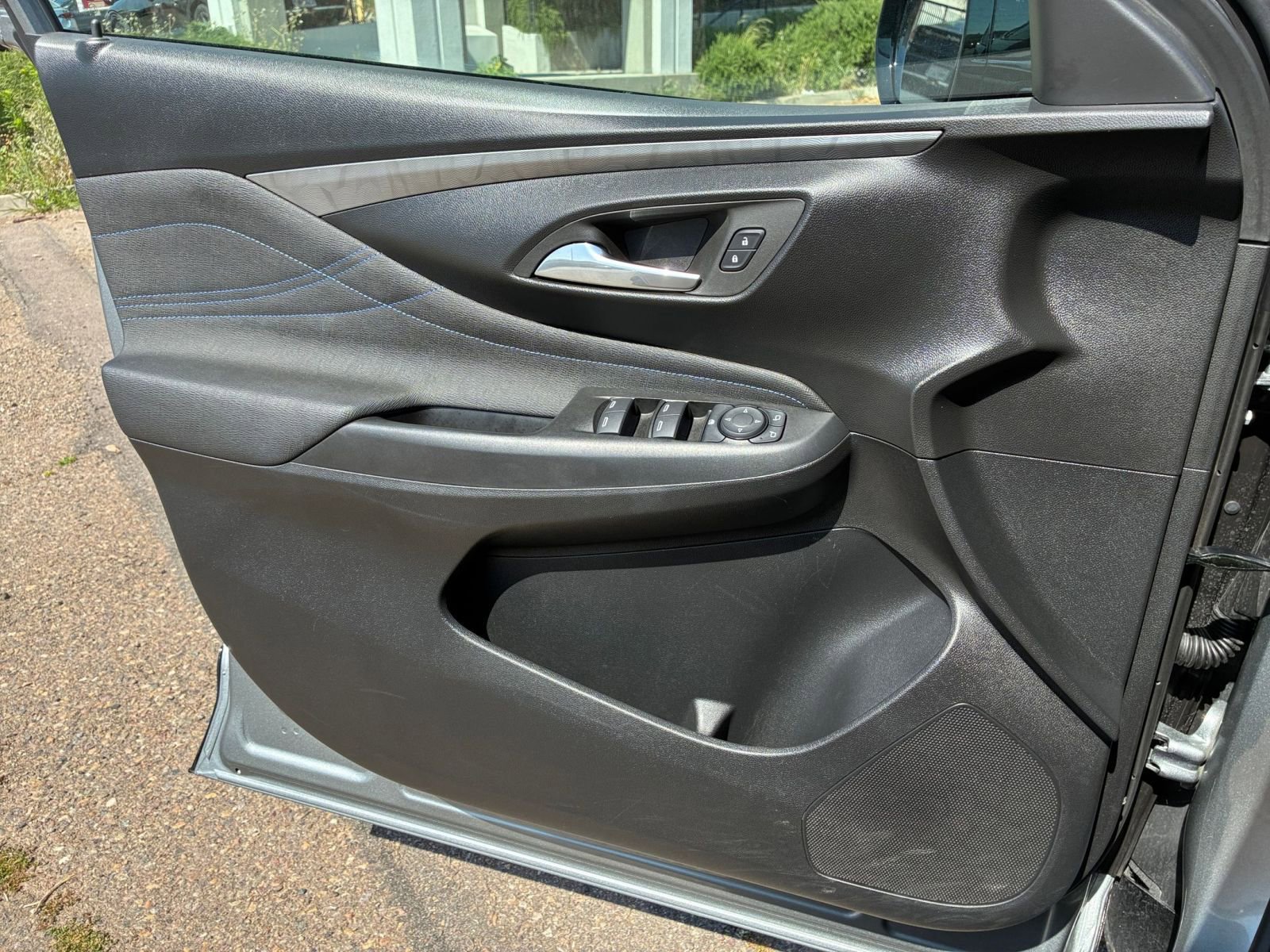 Used 2025 Buick Envista Sport Touring image 18