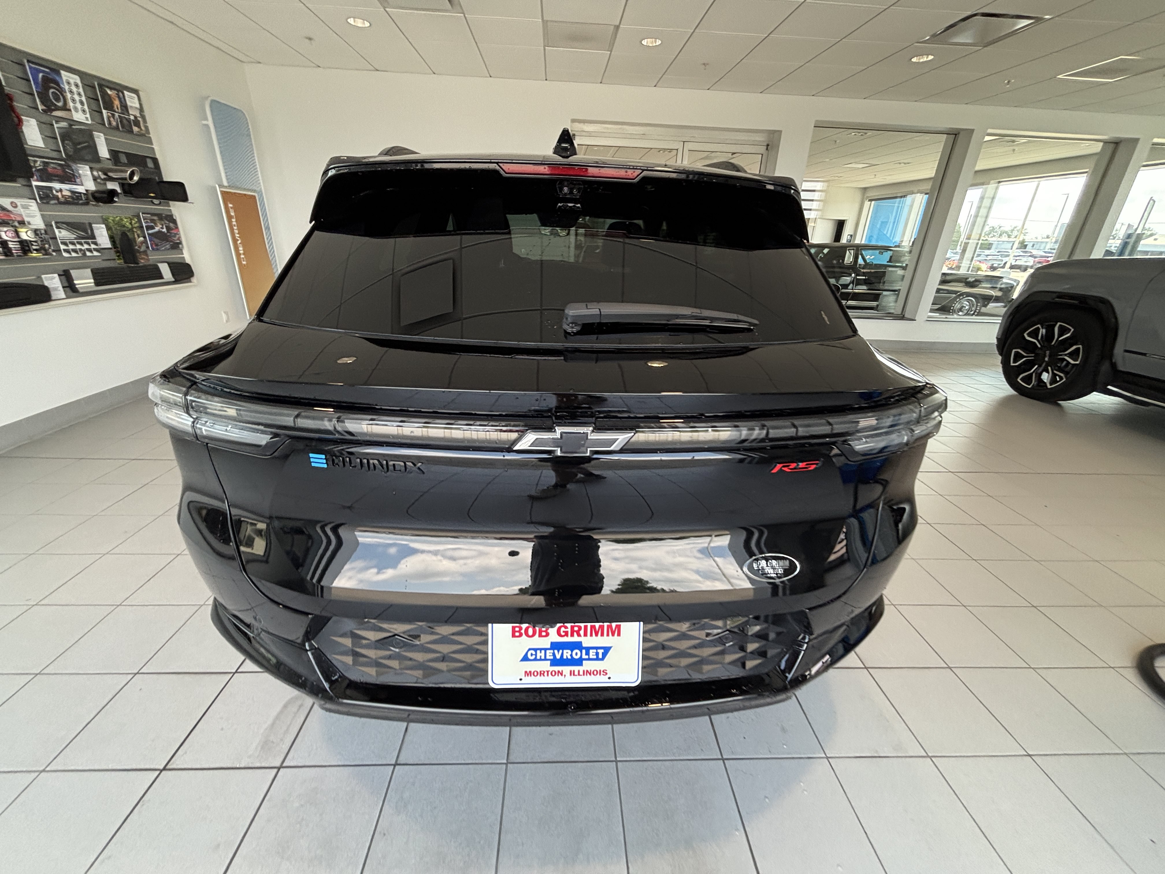 Used 2025 Chevrolet Equinox EV RS w/ Active Safety Package 3 FWD image 8