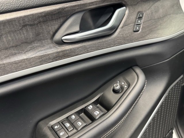 Used 2021 Jeep Grand Cherokee L Limited w/ Luxury Tech Group II image 12