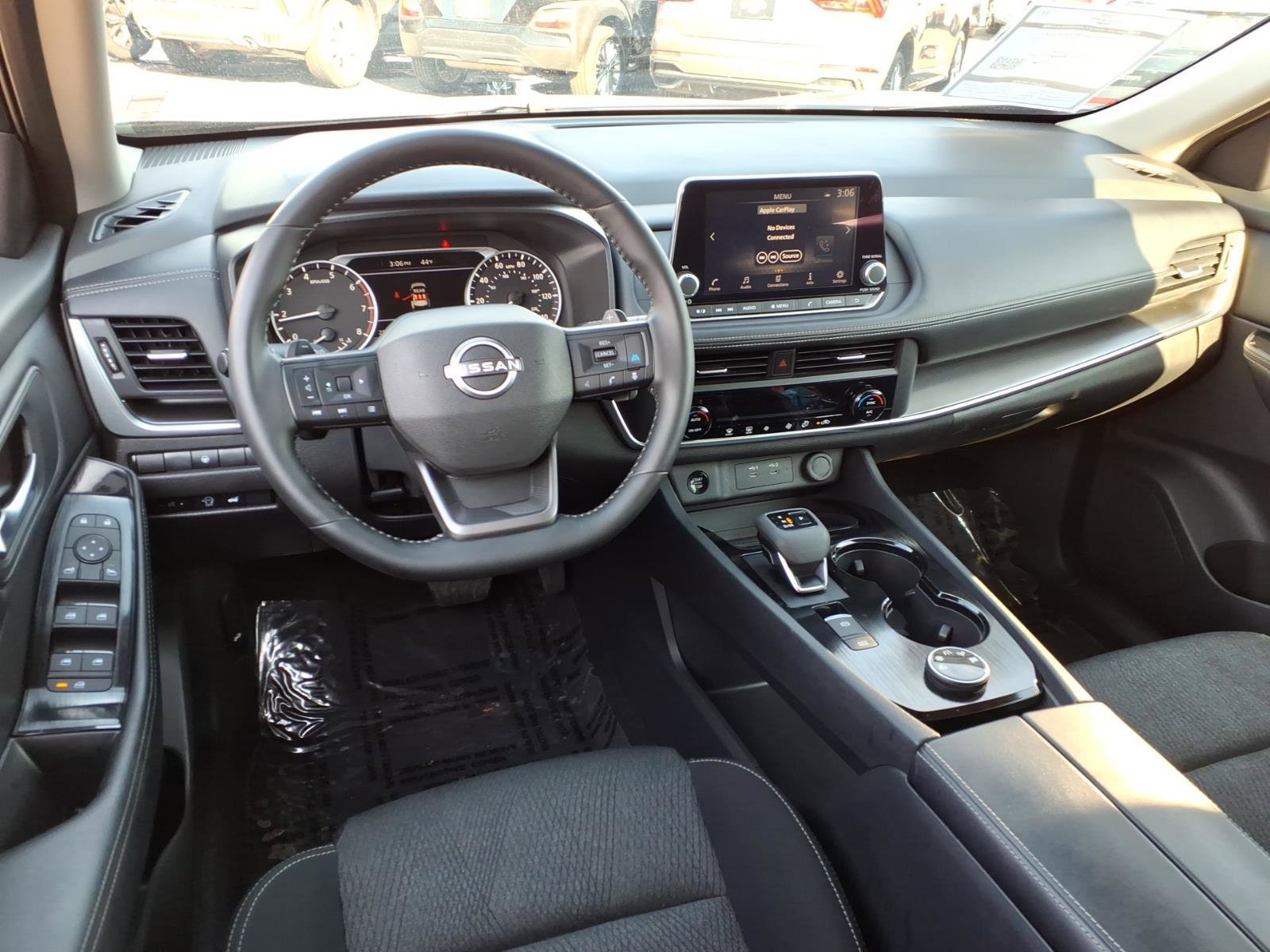 Used 2025 Nissan Rogue SV image 5