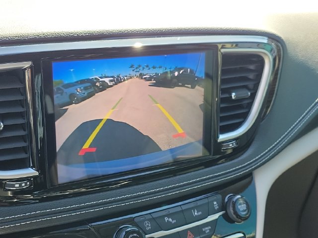 Used 2024 Chrysler Pacifica Limited w/ Uconnect Theater Family Group FWD image 29