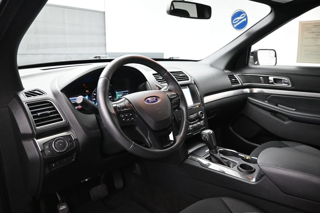Certified 2018 Ford Explorer XLT w/ Equipment Group 201A FWD image 20