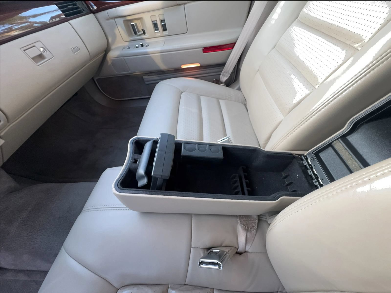 Used 1994 Cadillac De Ville Concours FWD image 27