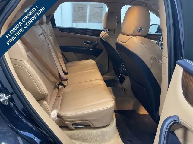 Used 2018 Bentley Bentayga AWD/4WD image 17
