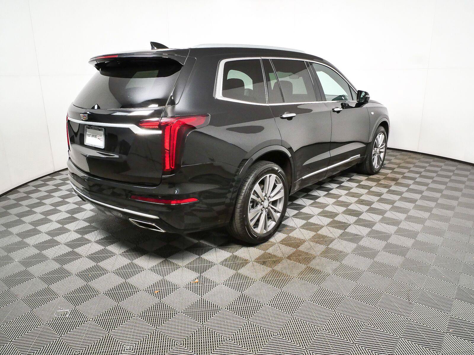 Used 2022 Cadillac XT6 Premium Luxury AWD/4WD image 3