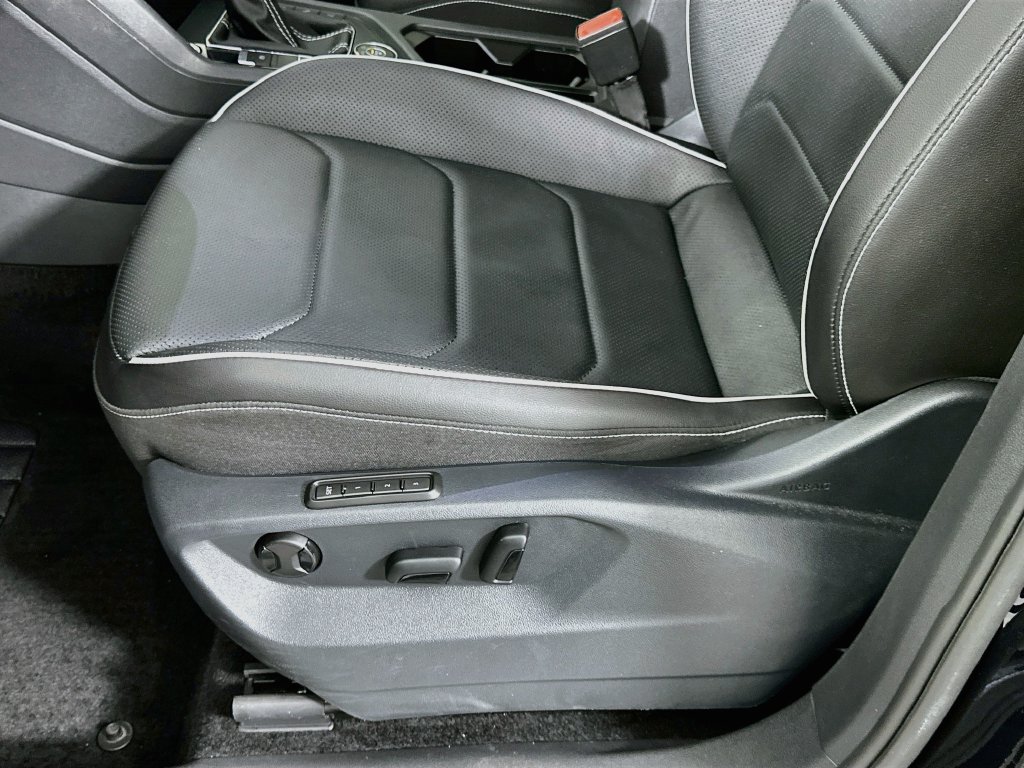 Used 2022 Volkswagen Tiguan SEL R-Line AWD/4WD image 19