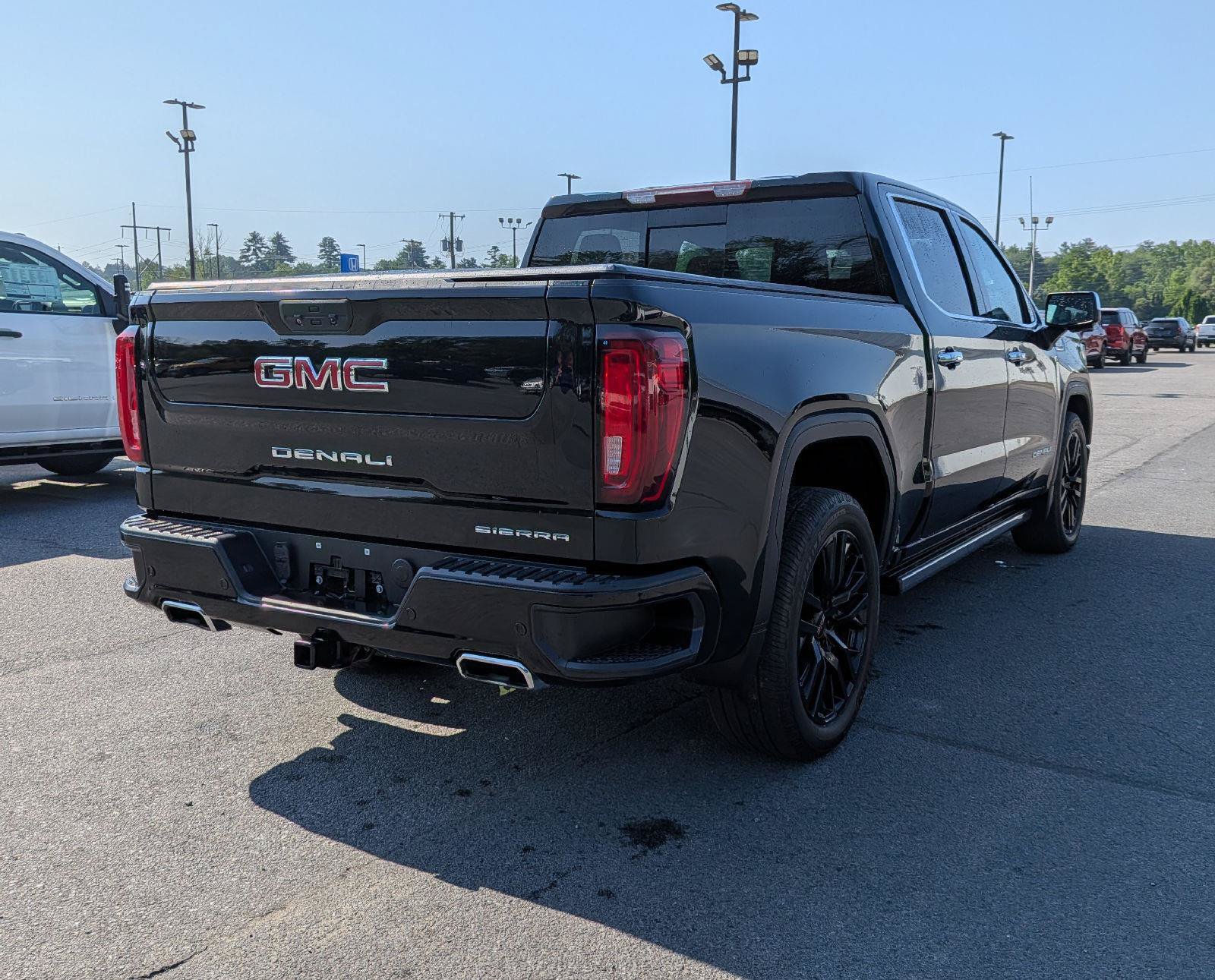Used 2021 GMC Sierra 1500 Denali w/ Denali Premium Package AWD/4WD image 8