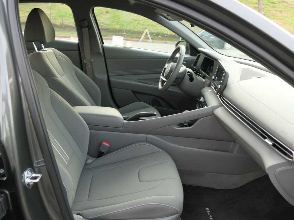 Certified 2025 Hyundai Elantra Sport image 24