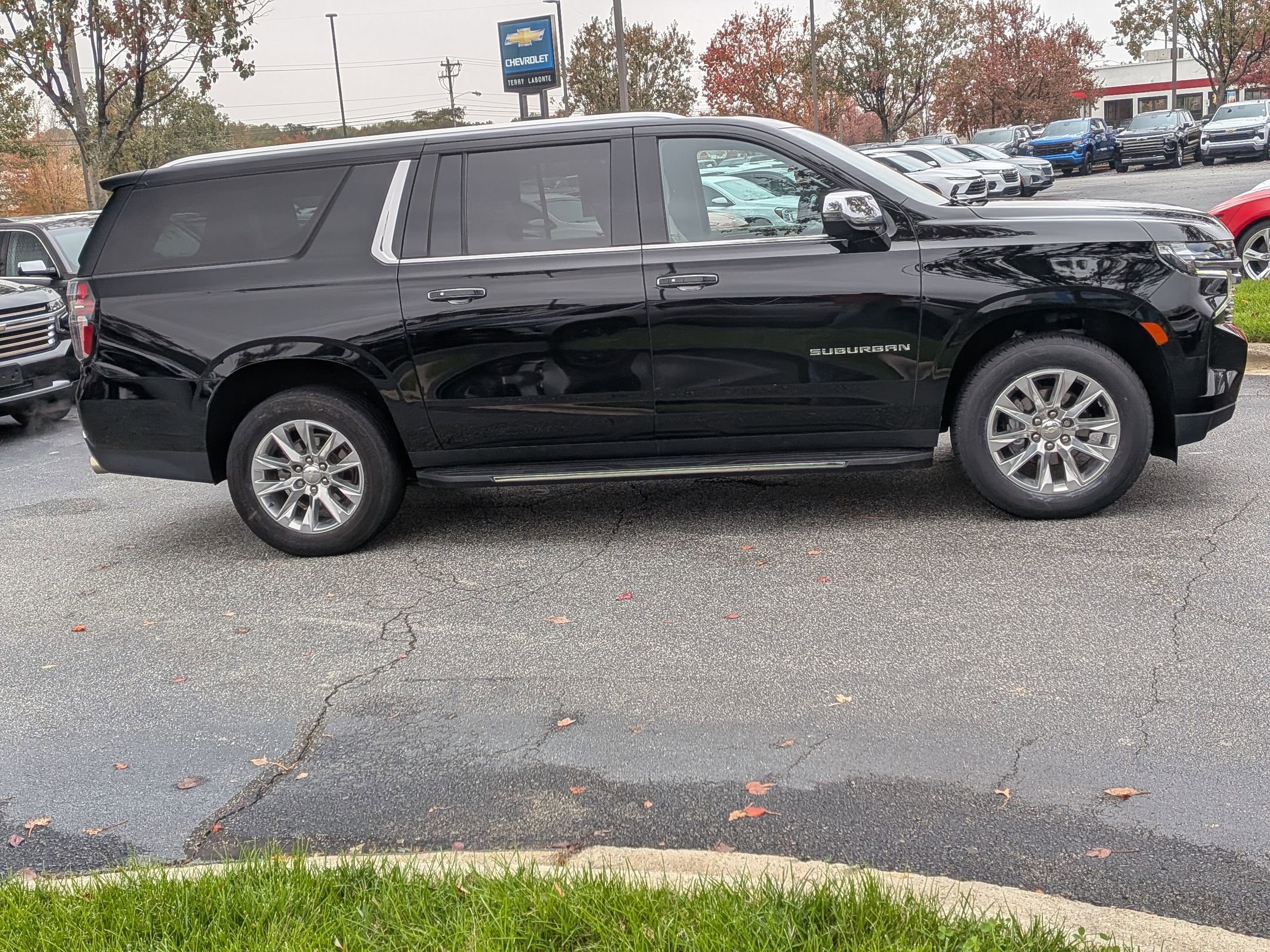 Used 2021 Chevrolet Suburban Premier image 10