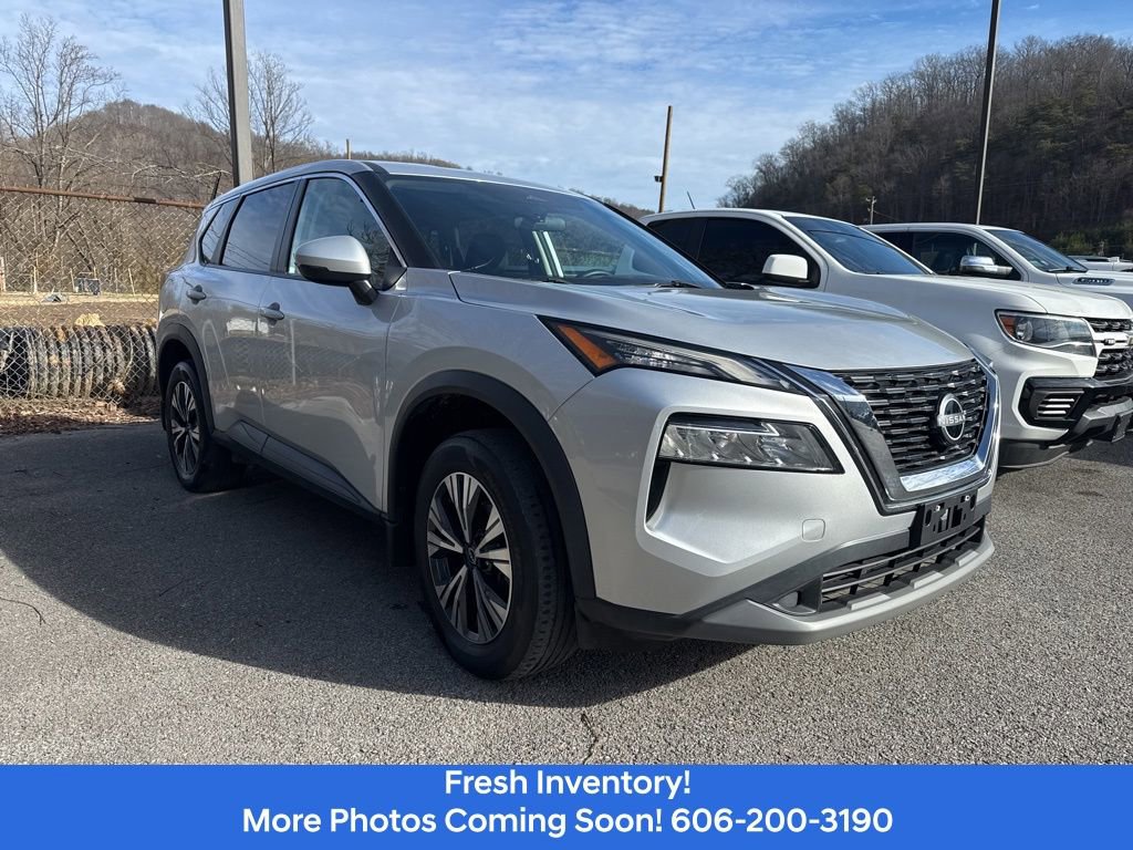 Used 2022 Nissan Rogue SV image 3