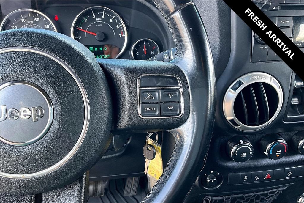 Used 2018 Jeep Wrangler Unlimited Sahara w/ Connectivity Group AWD/4WD image 13