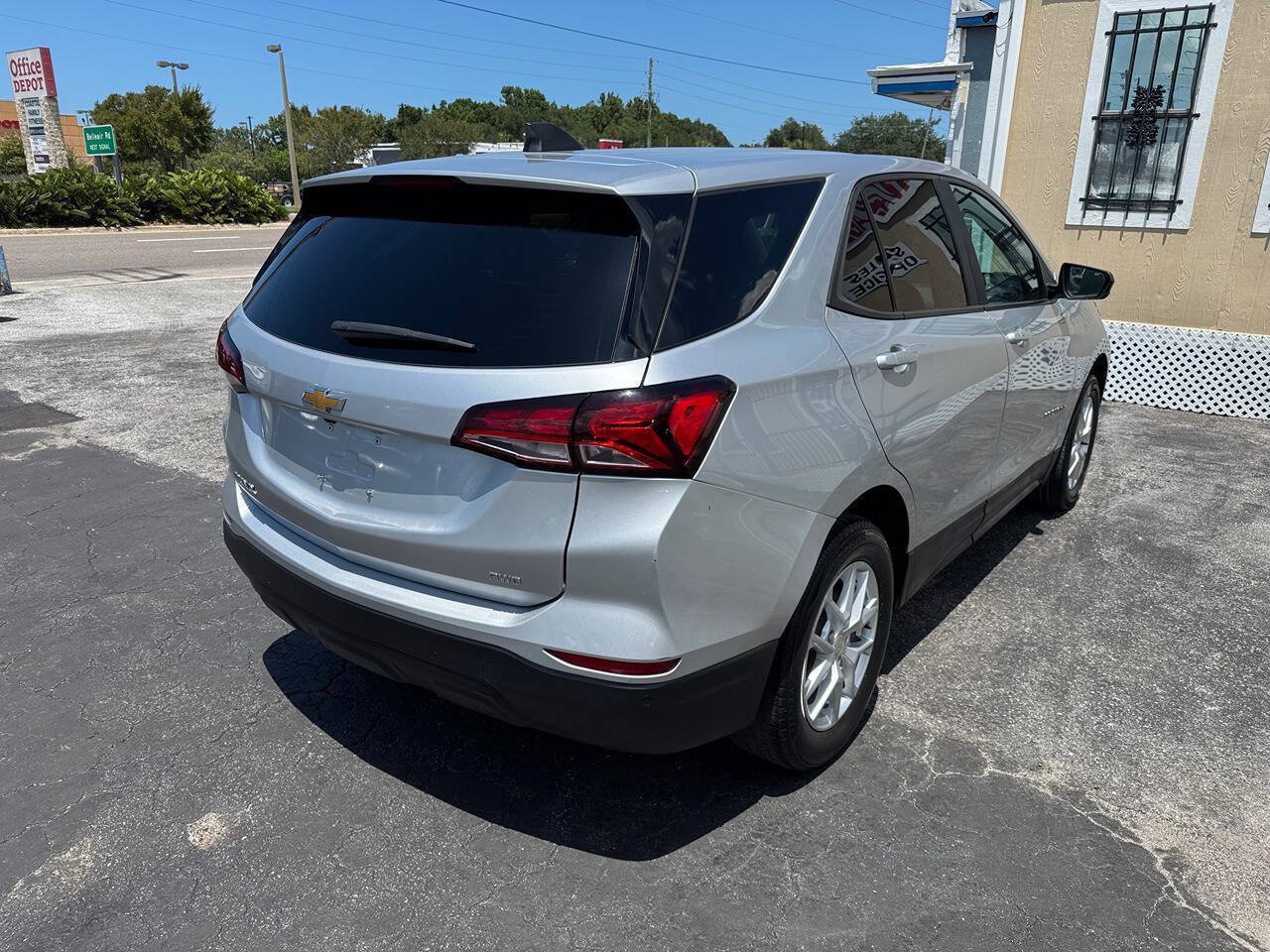 Used 2022 Chevrolet Equinox LS w/ LS Convenience Package AWD/4WD image 8