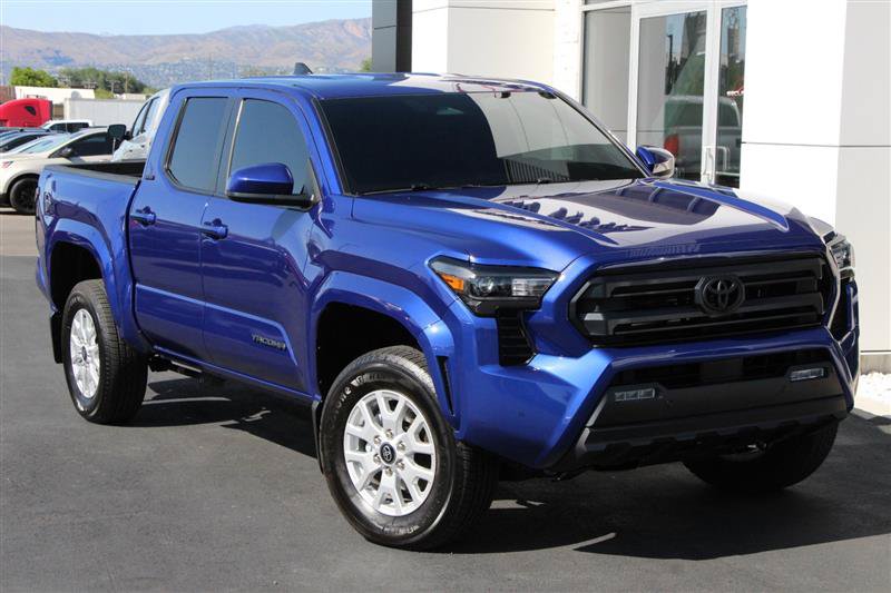 Used 2025 Toyota Tacoma SR5 AWD/4WD image 2