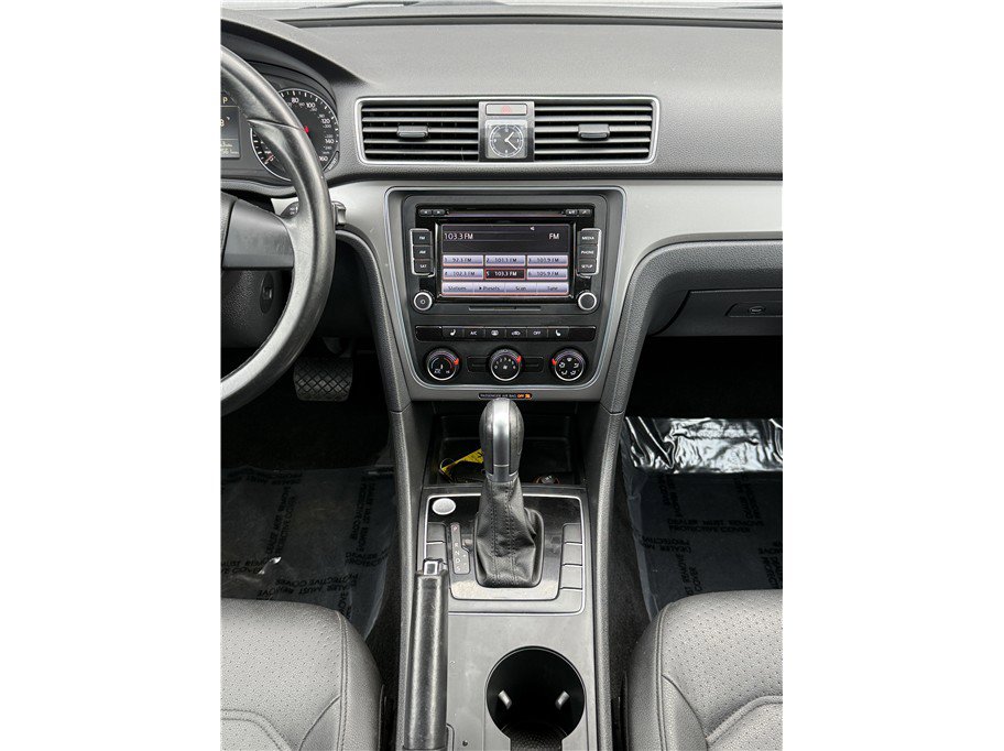 Used 2015 Volkswagen Passat 1.8T Limited Edition FWD image 16