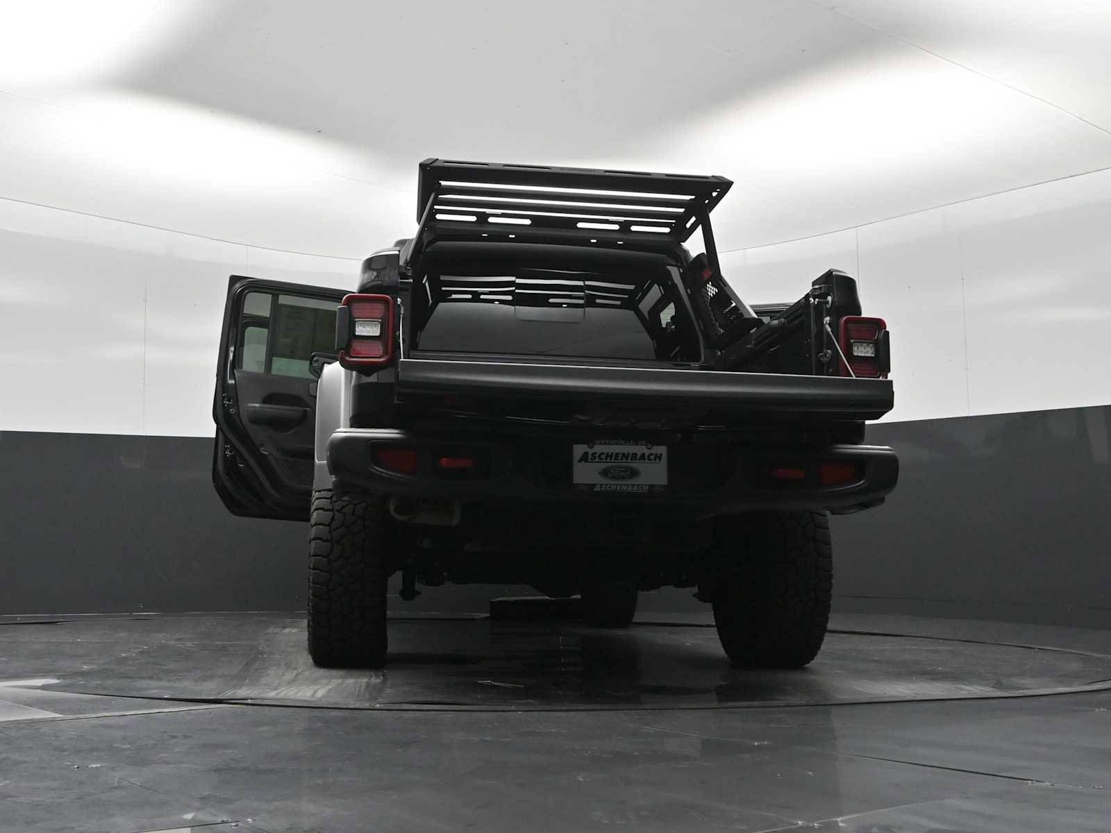 Used 2024 Jeep Gladiator Rubicon w/ Convenience Group image 35