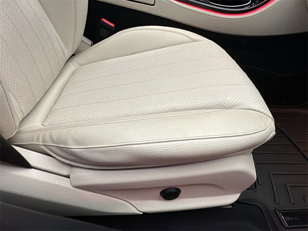 Used 2017 Mercedes-Benz E 300 4MATIC image 18