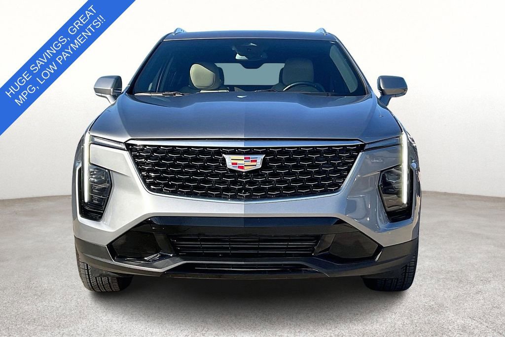 Used 2025 Cadillac XT4 Premium Luxury FWD image 3