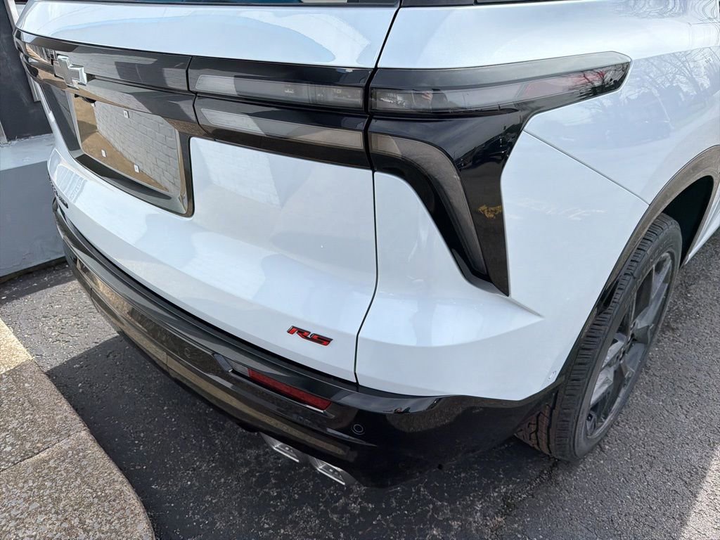 New 2026 Chevrolet Traverse RS w/ LPO, Floor Liner Package image 7