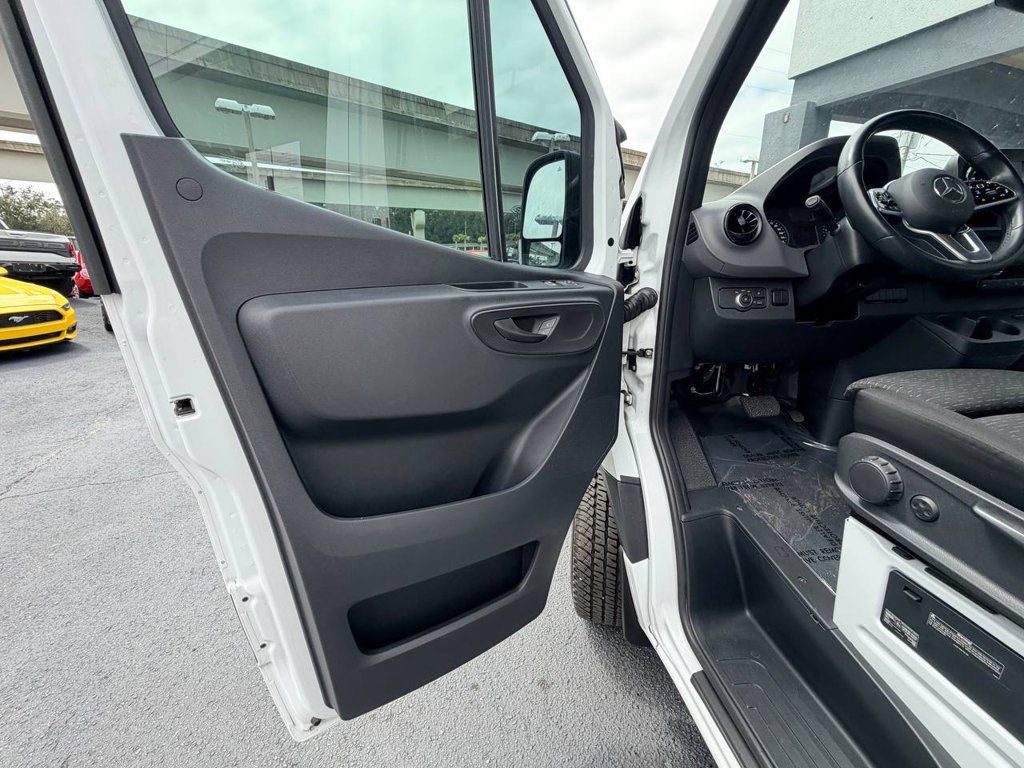 Used 2019 Mercedes-Benz Sprinter 2500 image 51