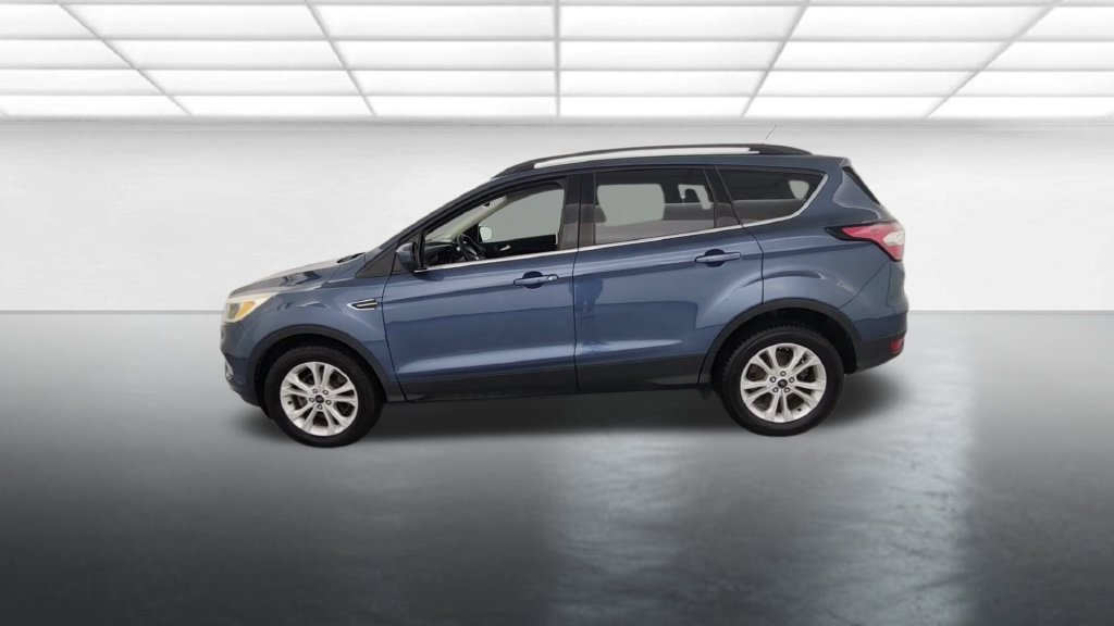 Used 2018 Ford Escape SE w/ Ford Safe & Smart Package AWD/4WD image 4