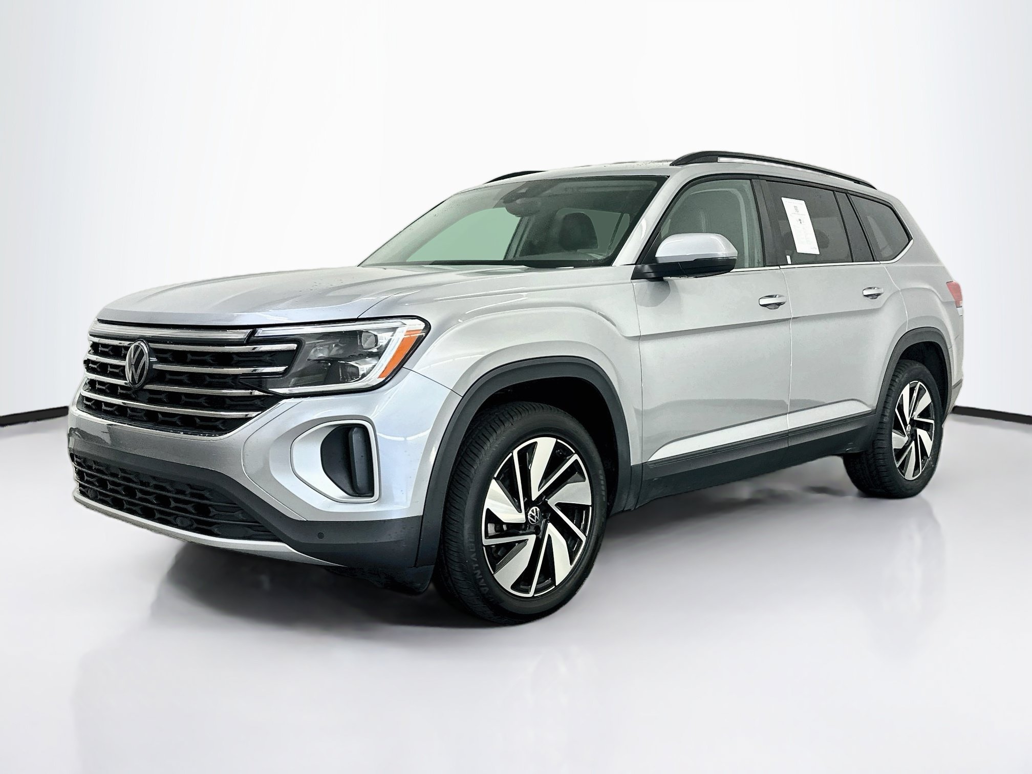 Used 2025 Volkswagen Atlas SE AWD/4WD image 3