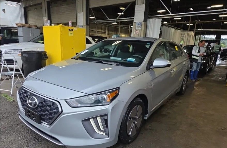 Used 2020 Hyundai Ioniq SE FWD image 1