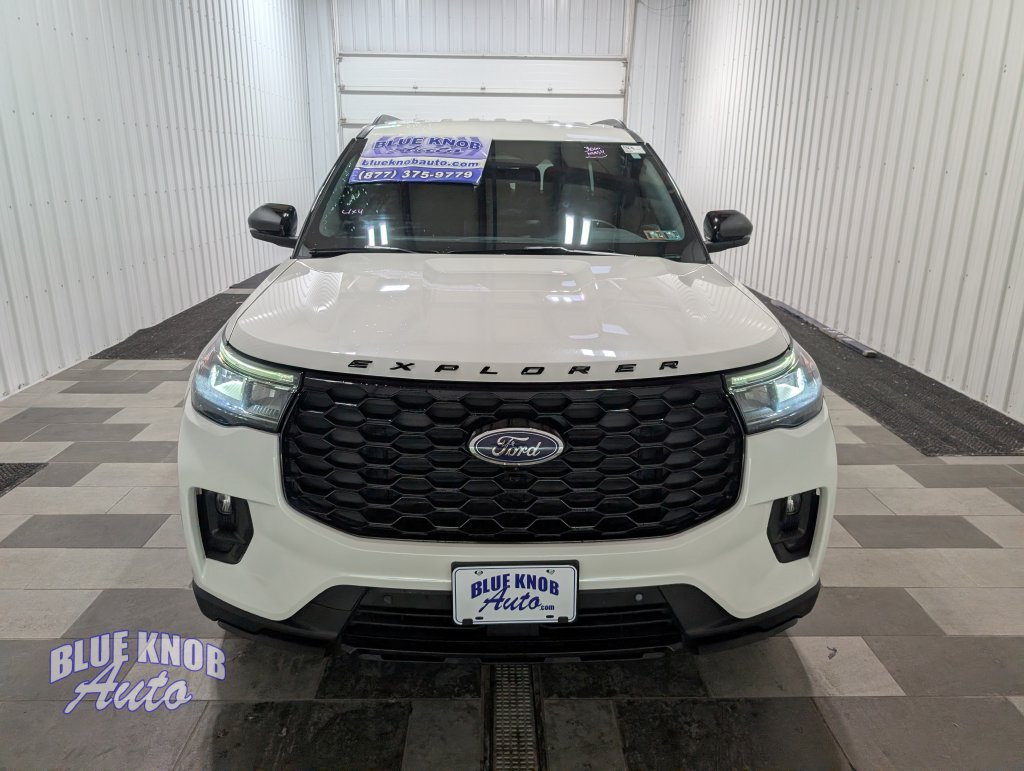 Used 2025 Ford Explorer ST-Line w/ ST-Line Street Pack AWD/4WD image 6