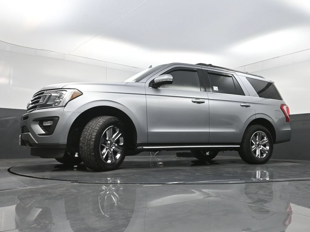 Used 2020 Ford Expedition XLT w/ Equipment Group 202A AWD/4WD image 27