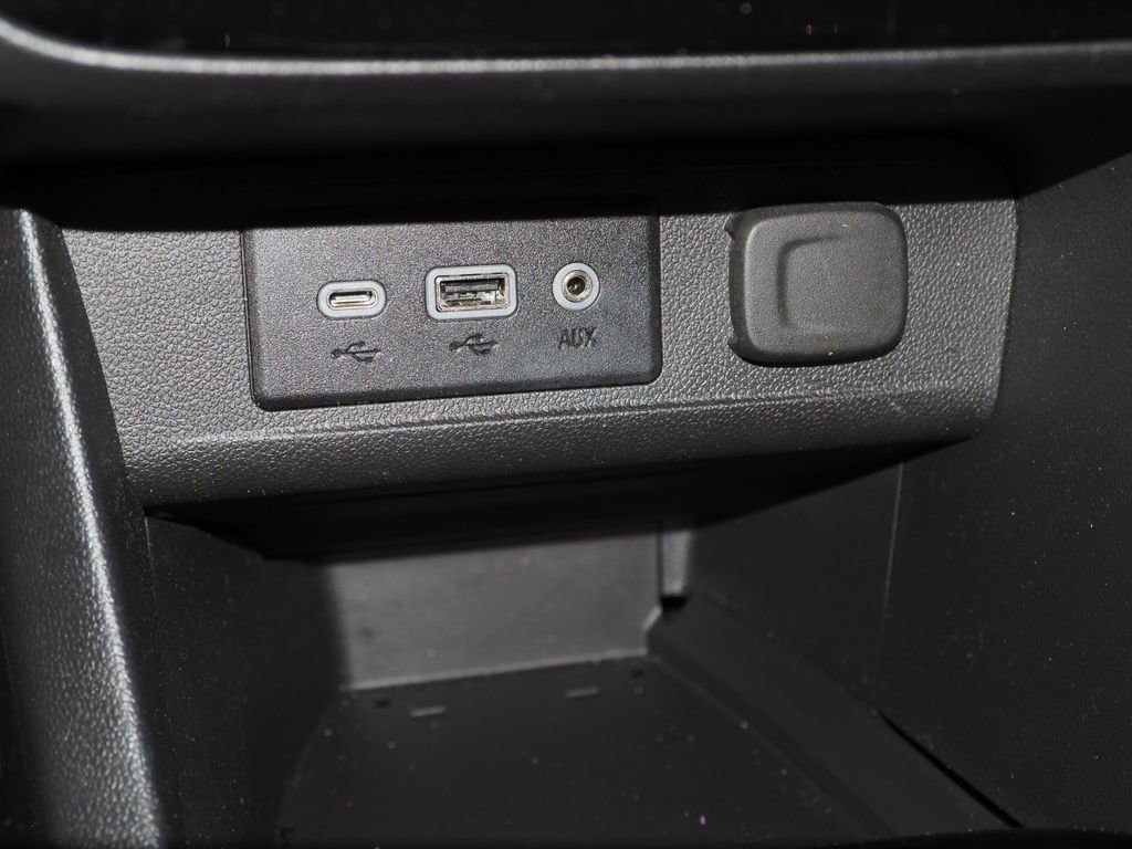 Certified 2022 Buick Encore GX Essence w/ Experience Buick Package image 18