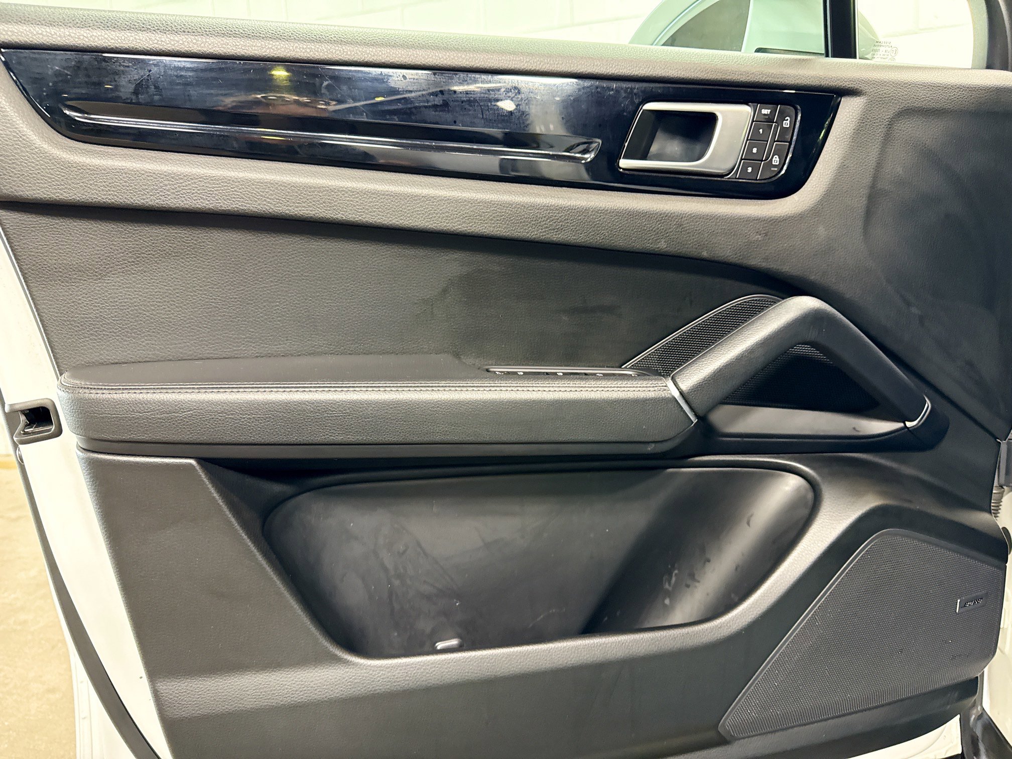 Certified 2022 Porsche Cayenne Coupe image 22