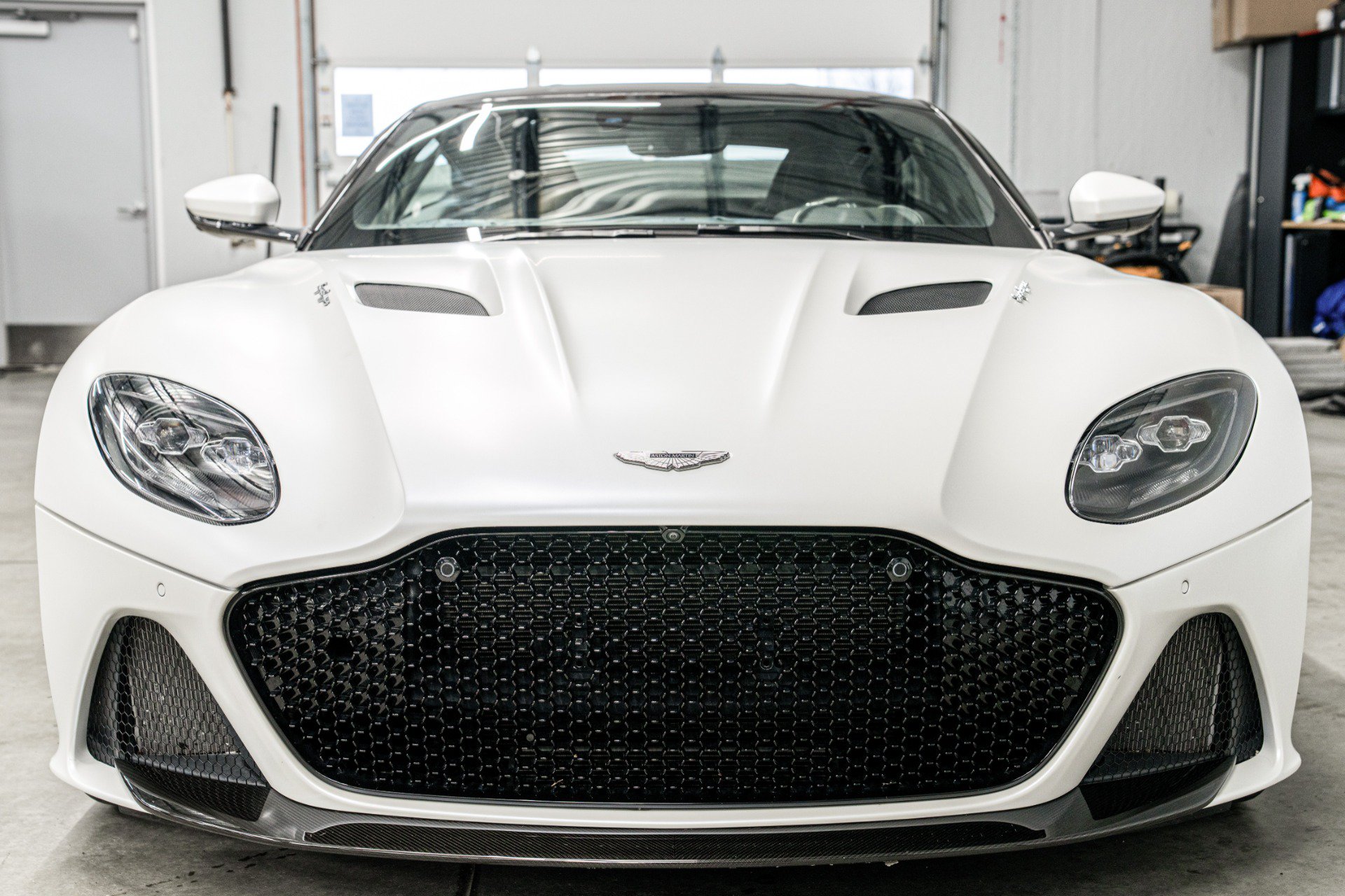 Used 2019 Aston Martin DBS Superleggera RWD image 4