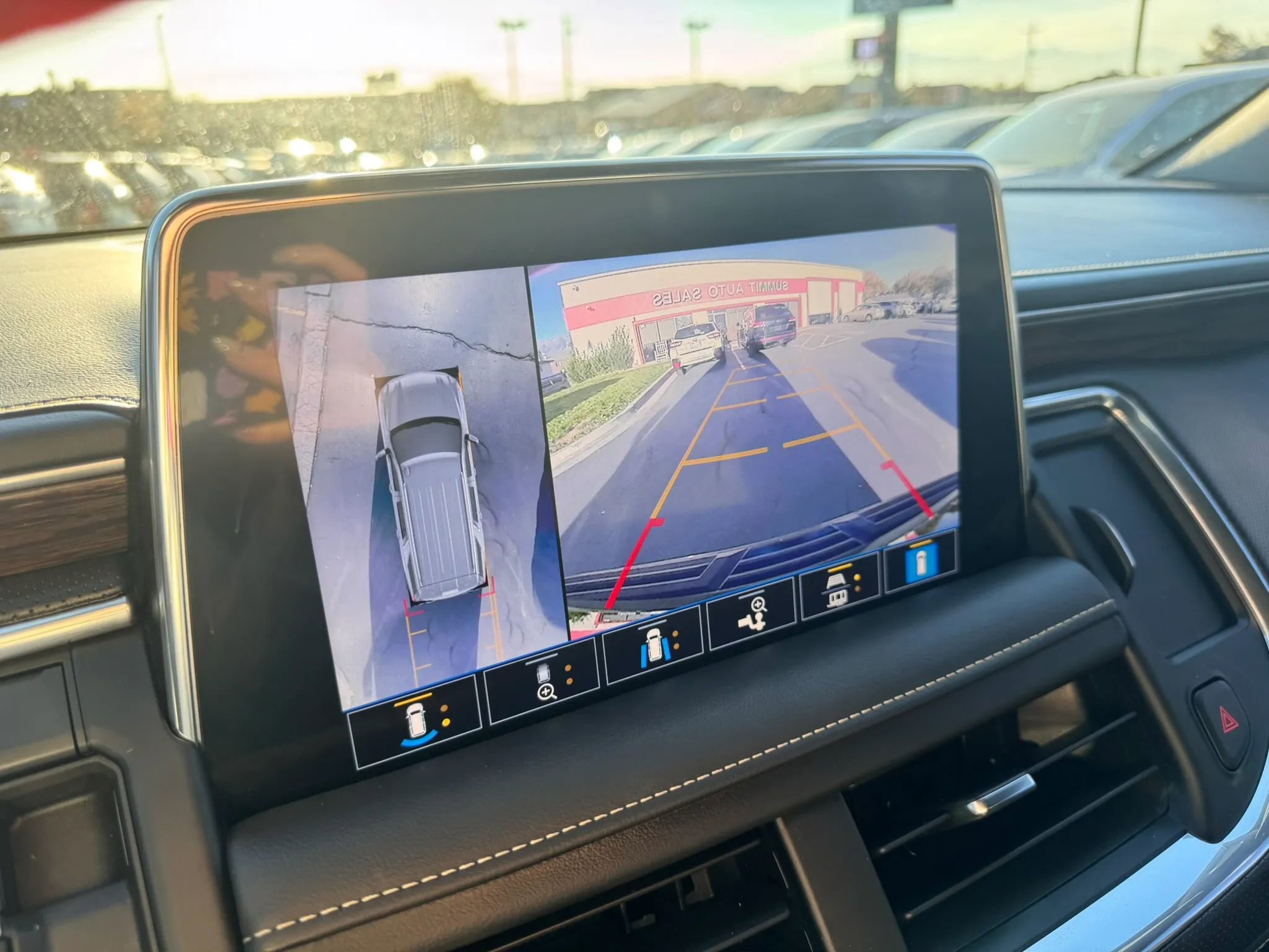 Used 2021 Chevrolet Suburban Premier w/ Premium Package image 24