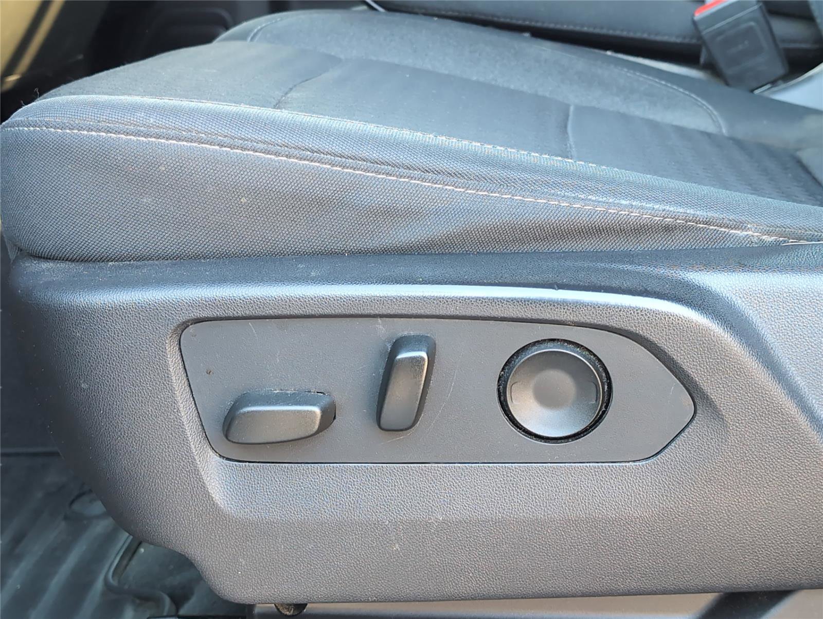 Certified 2023 Chevrolet Silverado 1500 Custom Trail Boss w/ LPO, Dark Essentials Package image 12