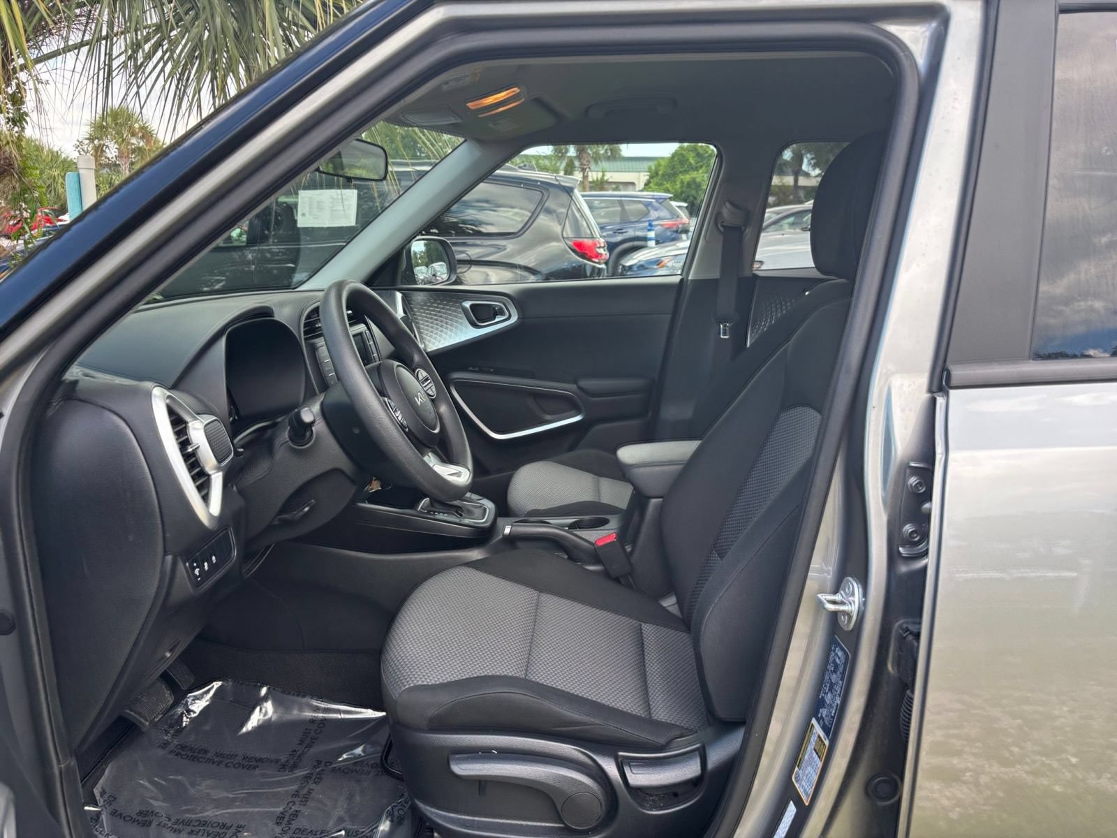 Used 2025 Kia Soul LX w/ LX Technology Package FWD image 26